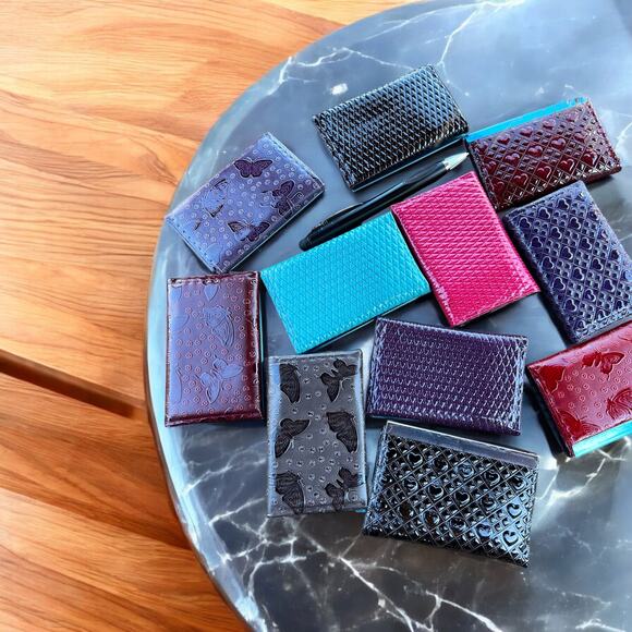 Red Hearts Retro Small New Card Wallet ID Card Holder Never used Deadstock - Picture 2 of 16